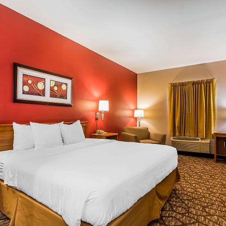 Quality Inn & Suites Chesterfield Village Springfield Esterno foto