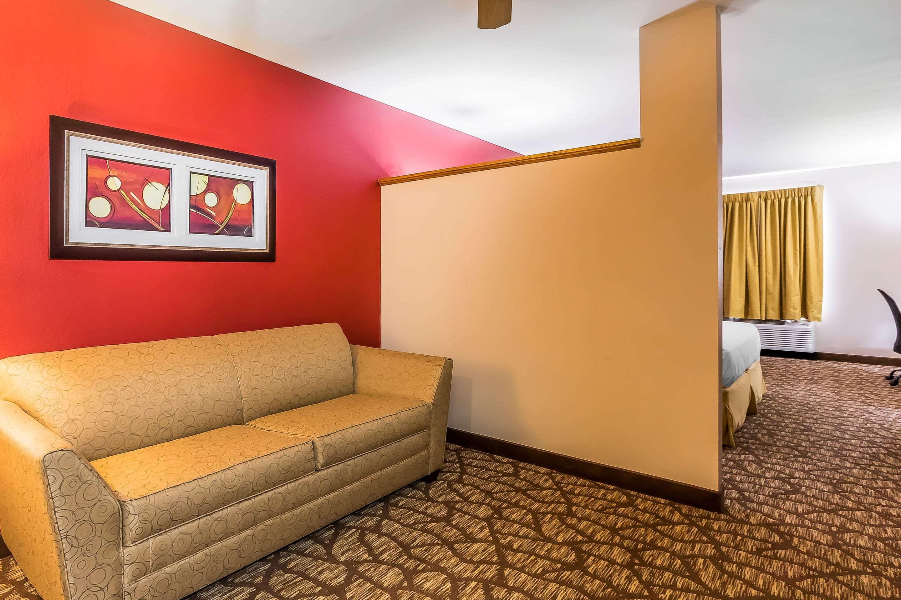 Quality Inn & Suites Chesterfield Village Springfield Esterno foto