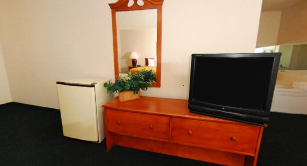 Quality Inn & Suites Chesterfield Village Springfield Esterno foto