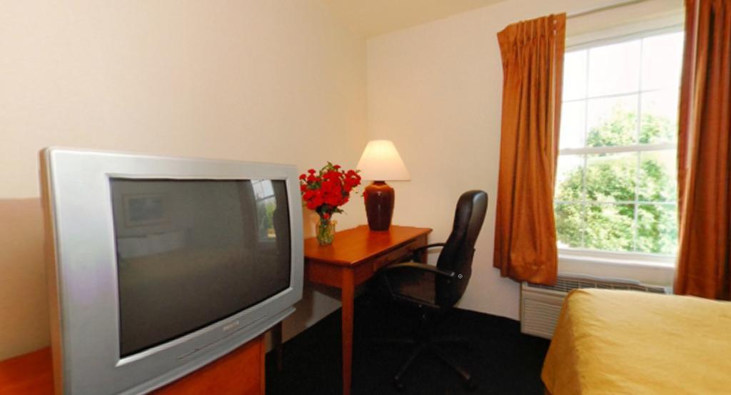 Quality Inn & Suites Chesterfield Village Springfield Esterno foto