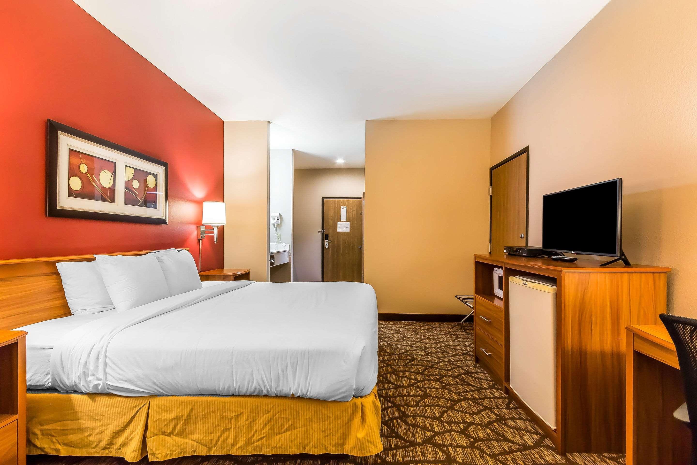 Quality Inn & Suites Chesterfield Village Springfield Esterno foto