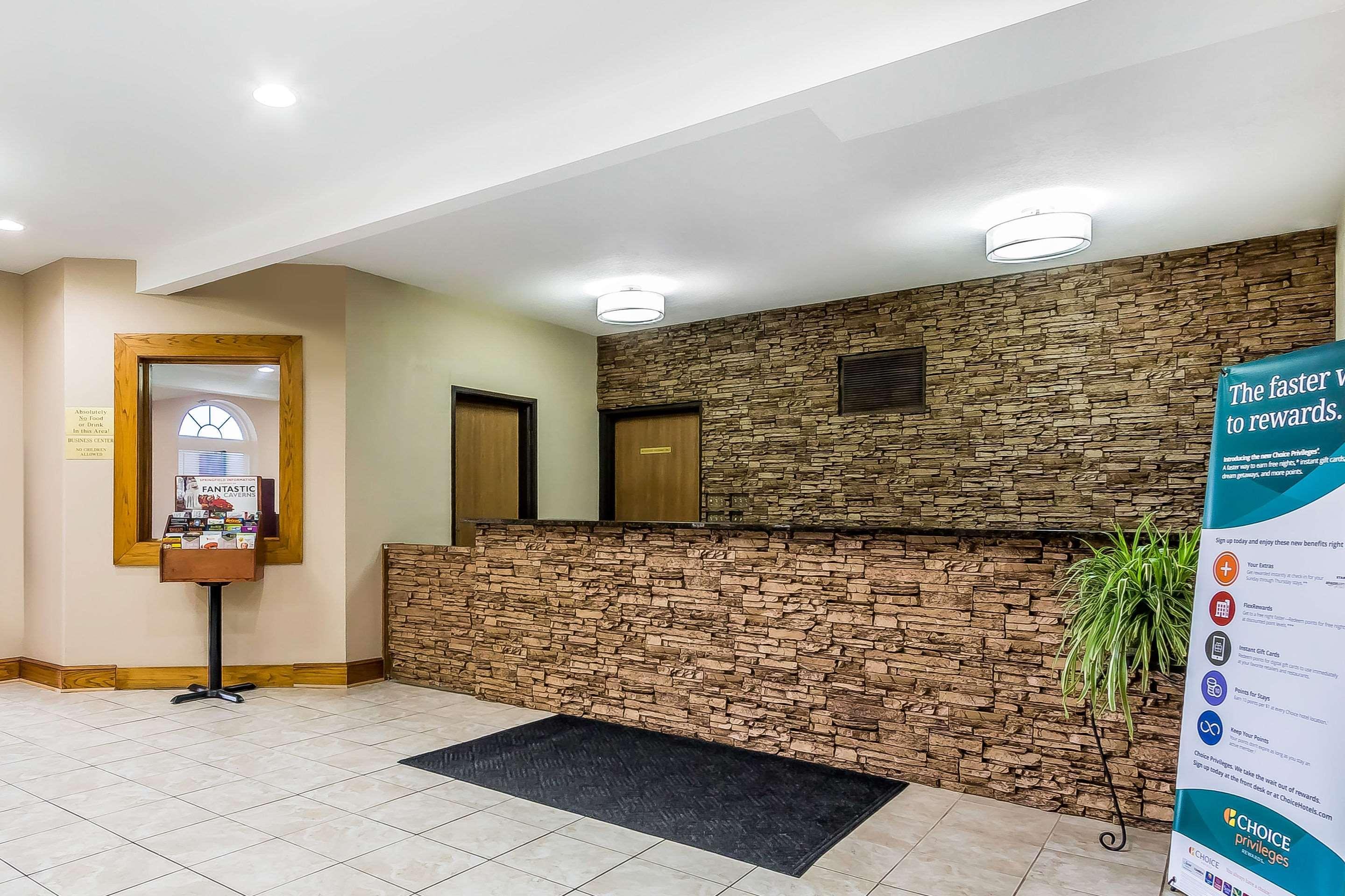 Quality Inn & Suites Chesterfield Village Springfield Esterno foto