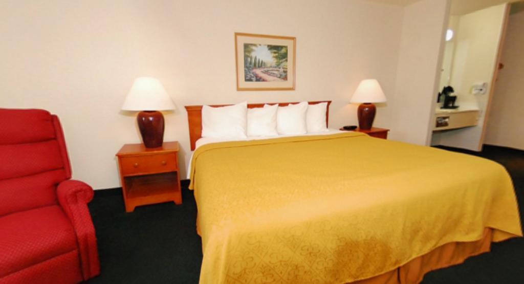 Quality Inn & Suites Chesterfield Village Springfield Esterno foto