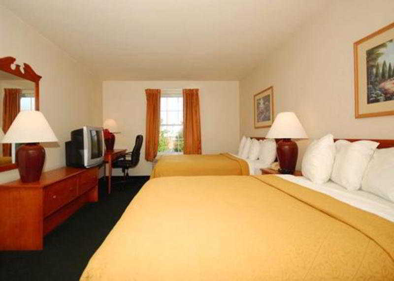 Quality Inn & Suites Chesterfield Village Springfield Esterno foto