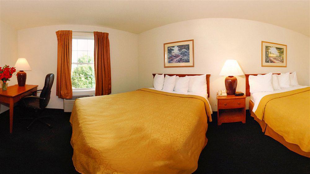 Quality Inn & Suites Chesterfield Village Springfield Esterno foto